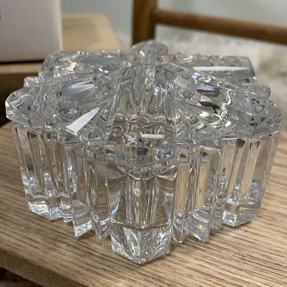 Mikasa Glass Natures Song Snowflake Covered Trinket Jewelry Box - Picture 5 of 17
